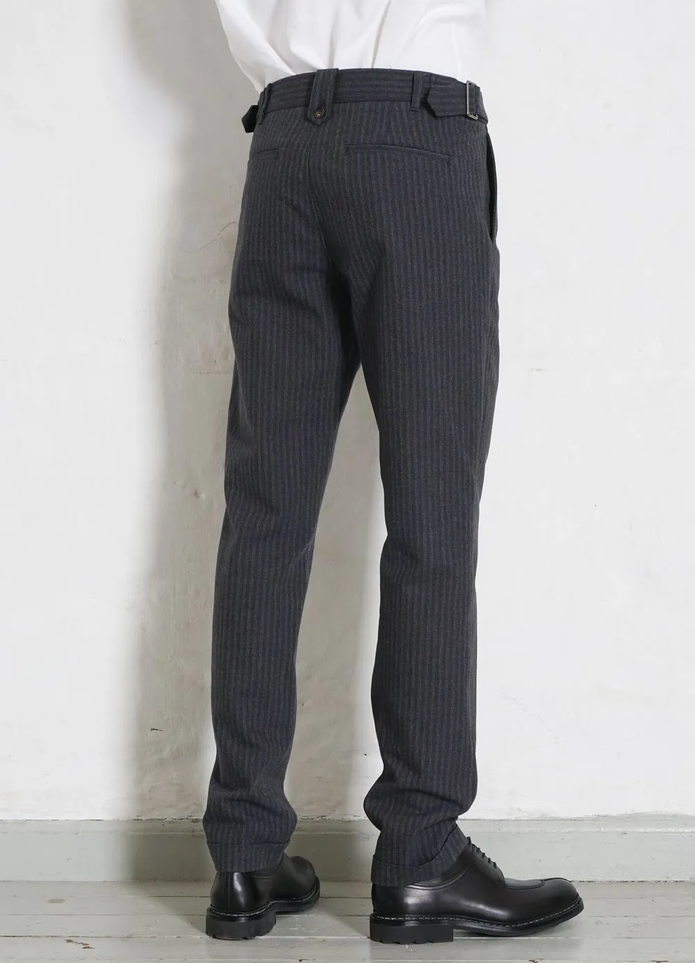 FINN | Side Buckle Regular Trousers | Grey Pin