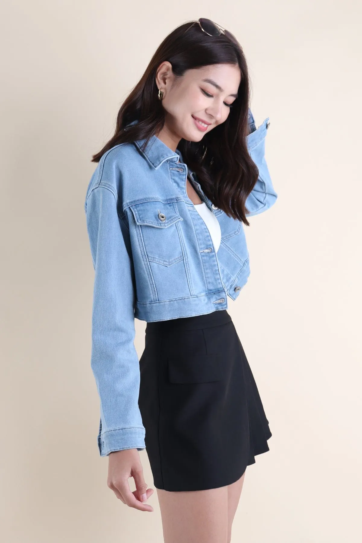 LUNA CROPPED DENIM JACKET IN BLUE