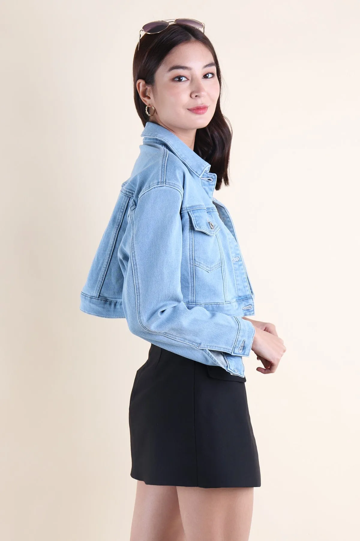 LUNA CROPPED DENIM JACKET IN BLUE