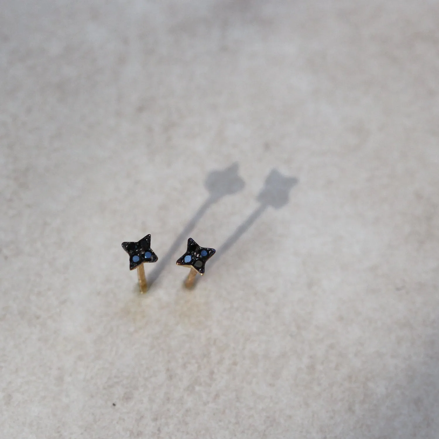 Mini Venus Gold Earring With Black Diamonds